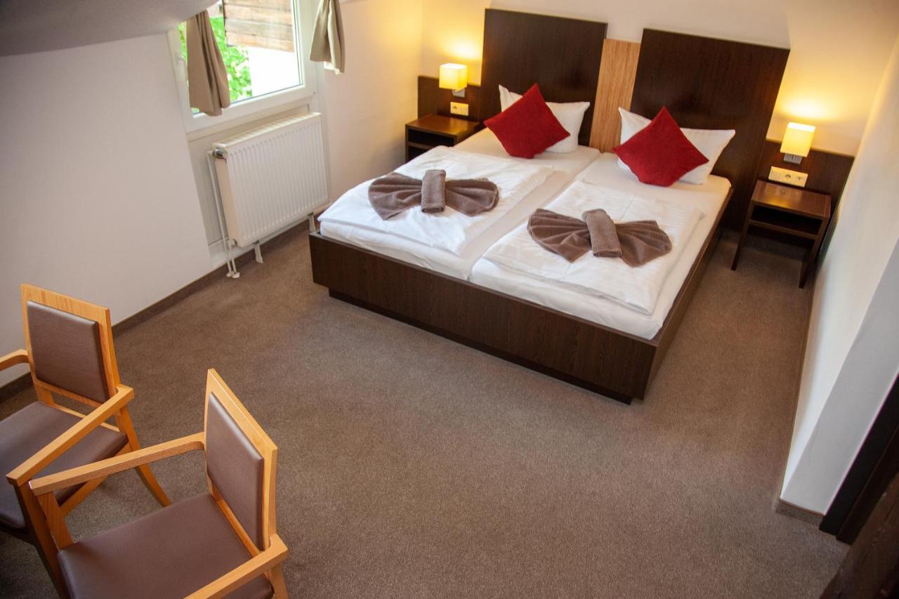 Seehotel Zum Loewen Strasen Exterior foto