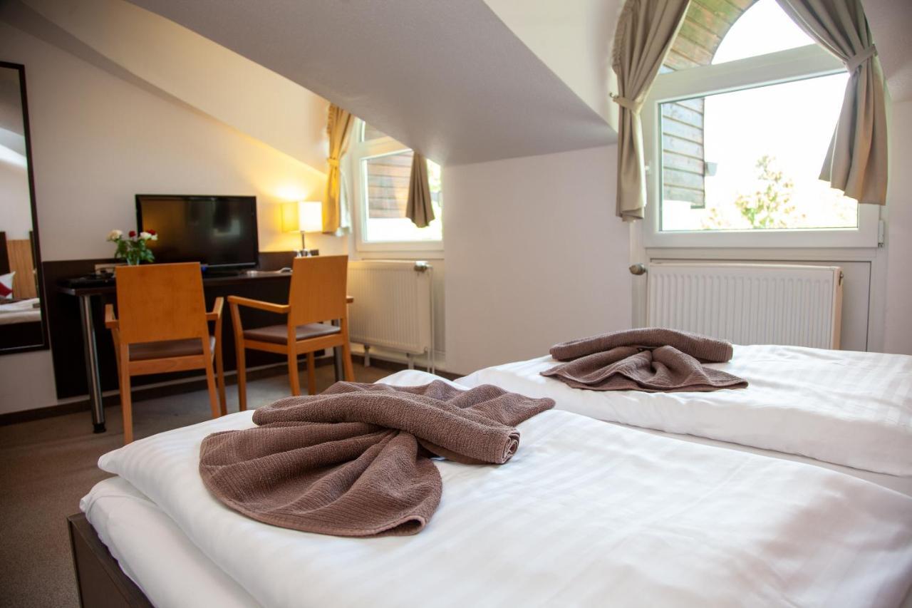 Seehotel Zum Loewen Strasen Exterior foto