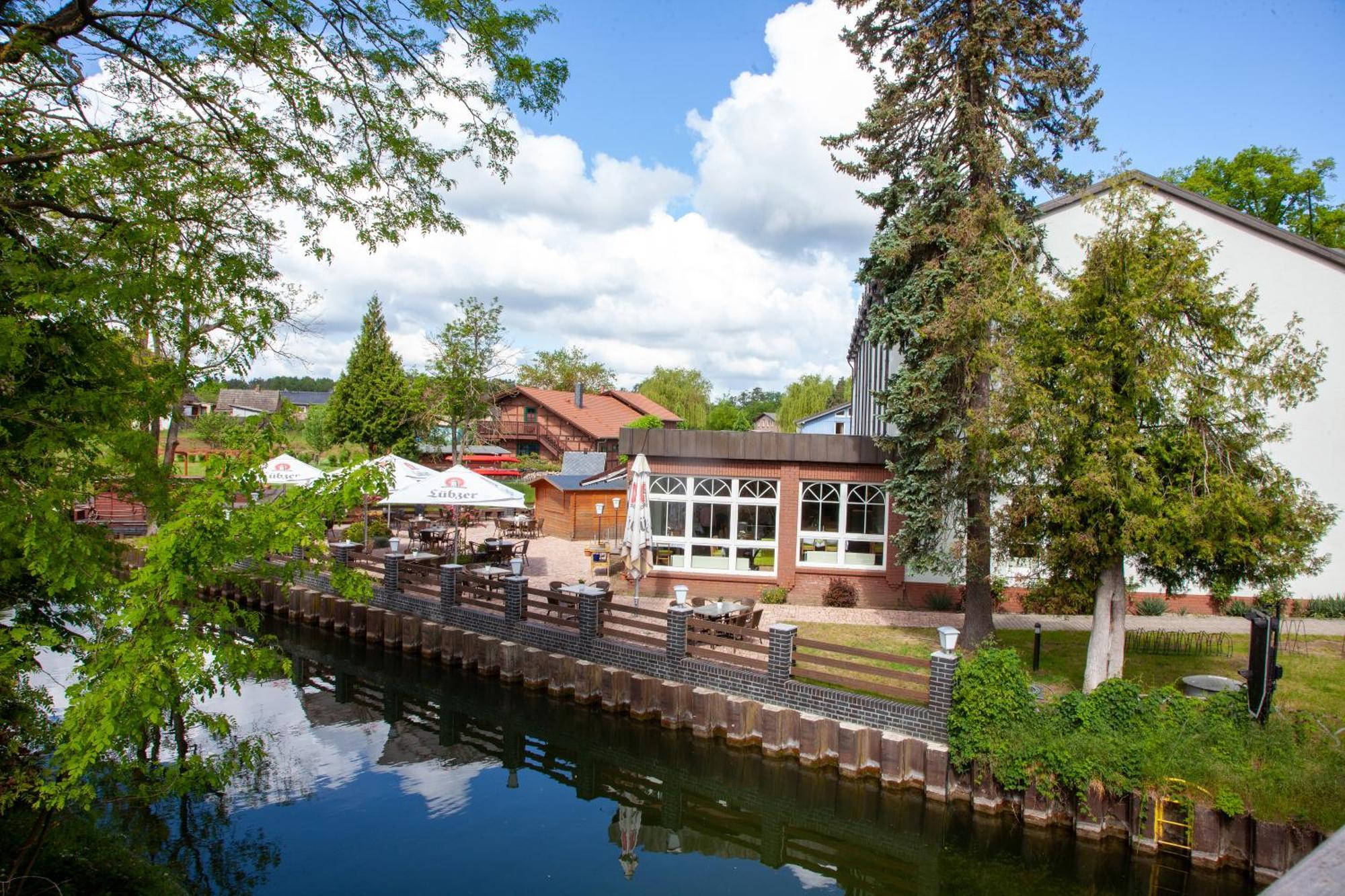 Seehotel Zum Loewen Strasen Exterior foto